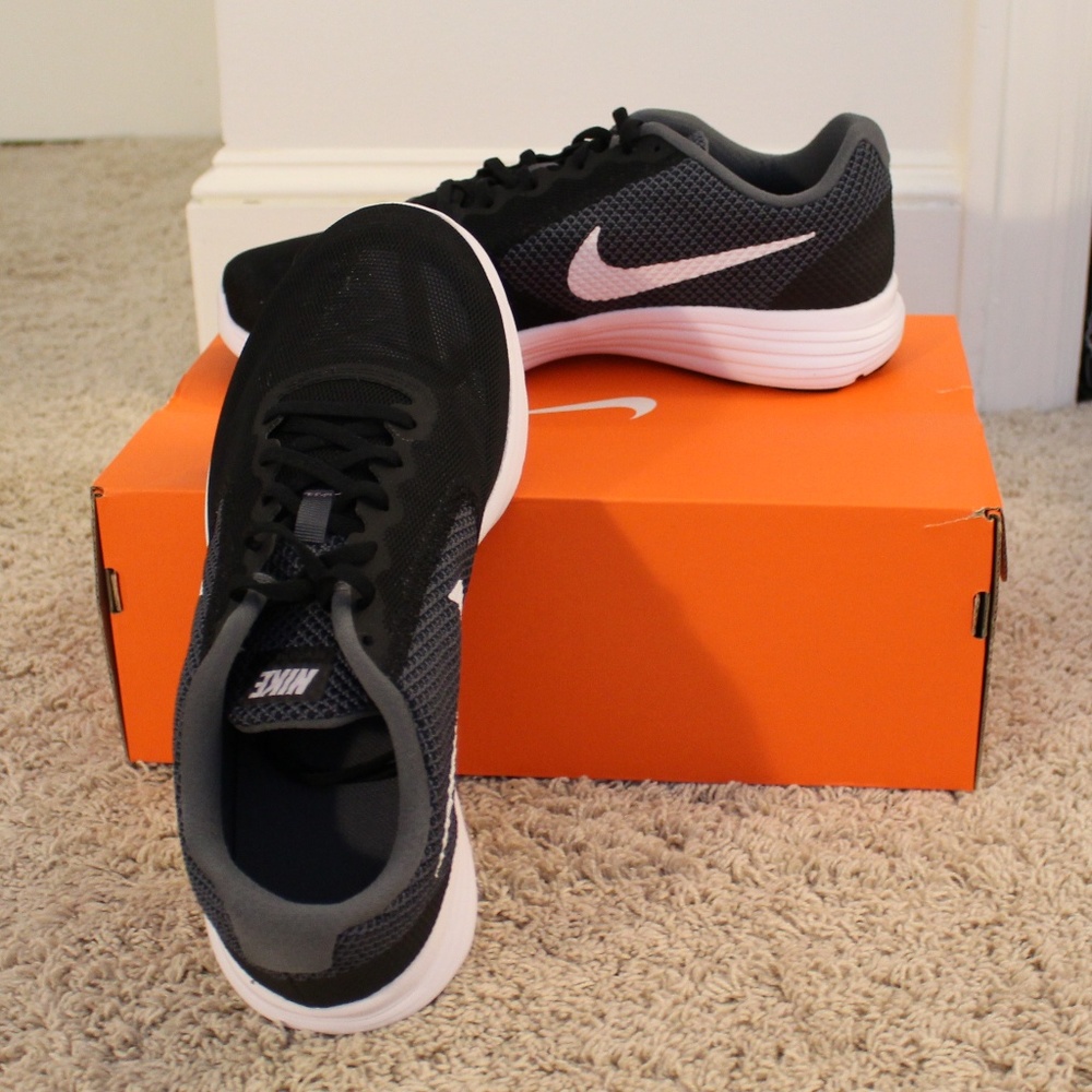 Men's Nike Revolution 3 (4E)